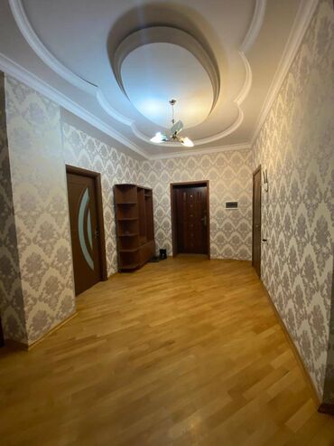 Uzunmüddətli kirayə mənzillər: Mənzil kirayə verilir. İnqilab, 3 otaq 138 kv 17.3 mərtəbə — 14