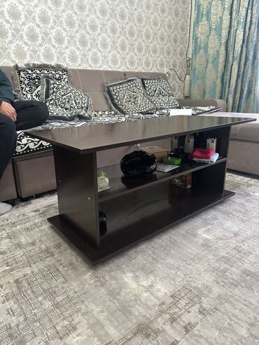 столы для кофе: Журнальный стол с полкой + массивный стол Цена за два столика 8000