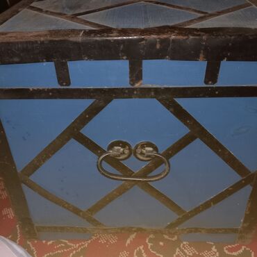 Sandıqlar: Cehizlik Sandıq satılır. - 1950-ci illərə aiddir. - Açarla bağlanır — 5