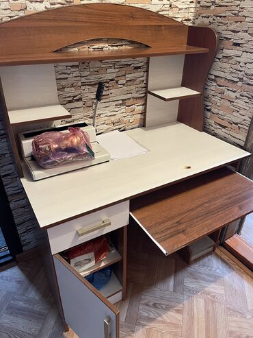 мебель бу для кафе: Компьютерный стол 5 тыс 
Токмок
