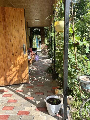 сдам частный дом без посредников рядом просп жибек жолу бишкек: Дача, 60 м², 3 комнаты, Собственник, Косметический ремонт