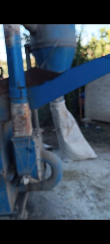 Yem üyüdən aparatlar: Məhsul: Mobil yem üyüdüb‑qarışdırma qurğusu (dane və yem üçün) — 16