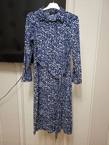 Köynək və bluzalar: Vərəqləyin. Bluzka baha alınıb 2 dəfə geyilib.M-L uyğun 12 — 12