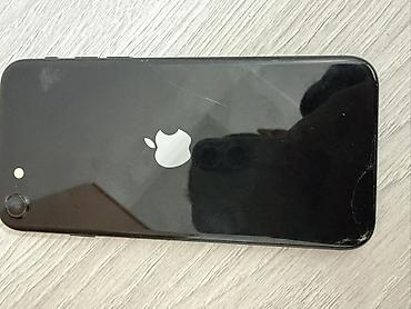 8 айфон: IPhone SE 2020, 64GB, 73% батарея. По фото видно компактный корпус с — 3