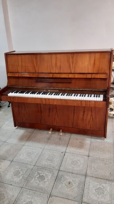 Gitaralar: Piano, Belarus, Akustik