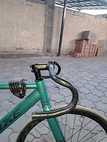 Шоссейные велосипеды: Фикс-байк (fixed gear) с трековой рулёжкой и ремнями на педалях — 1