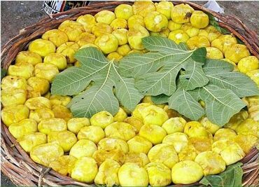 Quru meyvələr: Pirşaĝı quru enciri. Yayda Pirşaĝıda quruduruq. Kohne sovet krovatinda — 3