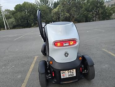 e klass: Reliant Twizy: 2017 г., Автомат, Электромобиль — 9