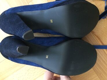 Gležnjače: Gležnjače, 38 na lalafo.rs — 5 Gležnjače: Gležnjače, 38 — 5