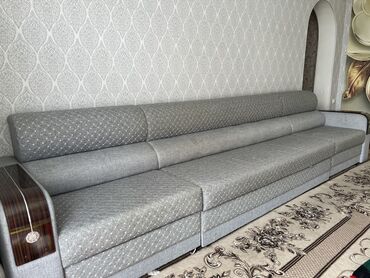 4 h mestnyj raskladnoj divan: Диван-кровать, цвет - Серый, Б/у