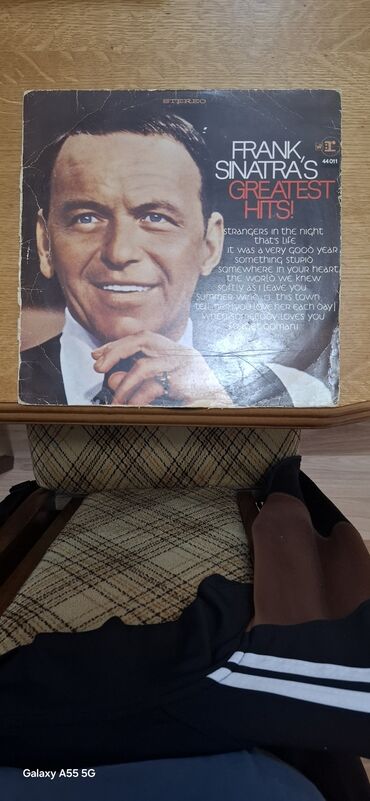 Vinil ploče: Vinil ploče – 2 albuma 1) Frank Sinatra – Greatest Hits (Reprise — 1