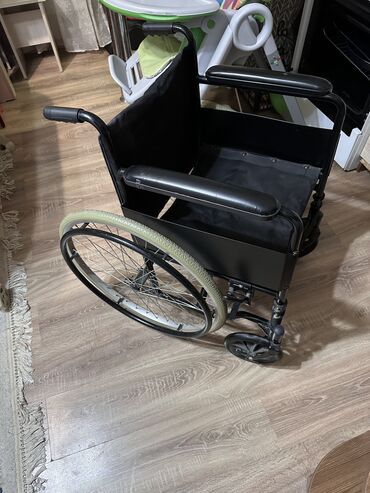 инвалидная коляска бу: Продаётся коляска фирма Ortonica 
Без подножек состояние хорошее !