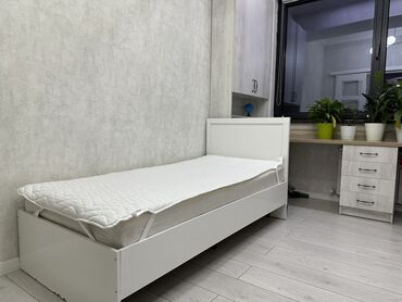 Другая мебель: Отличное состояние! Размер: 90×200 см. Прочный каркас, удобный
