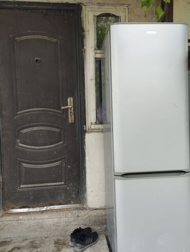 Стиральные машины: Холодильник Biryusa, Двухкамерный, De frost (капельный), 185 *