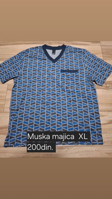 Duksevi: - Dukserica sa kapuljačom, veličina XL. Siva boja. - Muški — 9