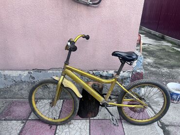 детская шапка желтая: Велосипед в хорошем состоянии, нужно только подкачать колеса . Продаю