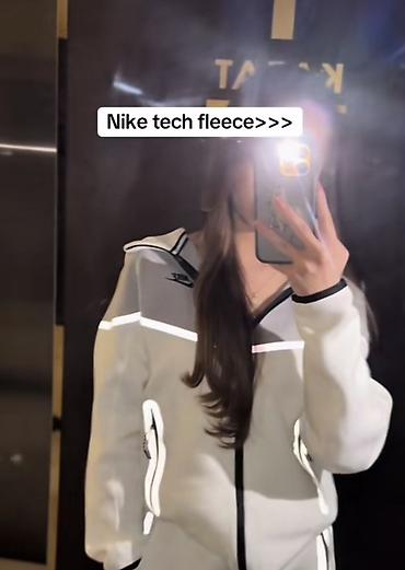 tech fleece: Nike Tech Fleece kapüşonlu jaket - Rəng: krem-ağ və boz panellərin — 2