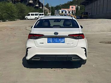 тайота и: Toyota Corolla: 2021 г., 1.8 л, Гибрид, Седан — 5