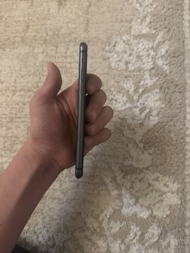 Apple iPhone: IPhone 7, Qara, Barmaq izi — 4