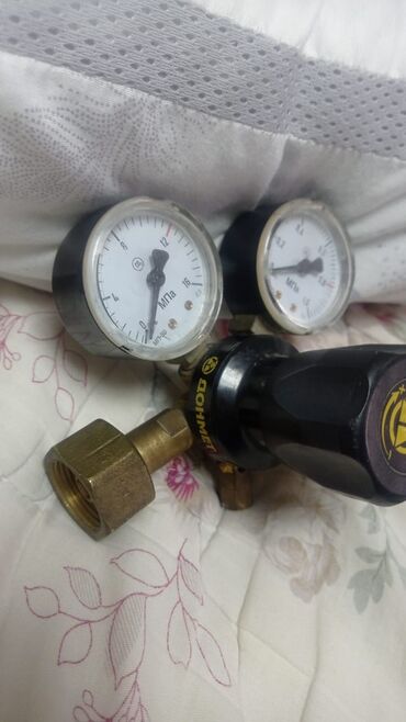 газовый редуктор на баллон: Редуктор газовый с двумя манометрами. Характеристики: - Тип