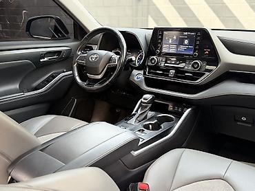 hongqi e: Toyota Highlander: 2021 г., 2.5 л, Вариатор, Гибрид, Внедорожник — 7