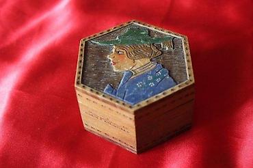 Kutije za odlaganje: STARA RUČNO REZBARENA DRVENA ŠATULA IZ DRUGOG SVETSKOG RATA | Stara — 5