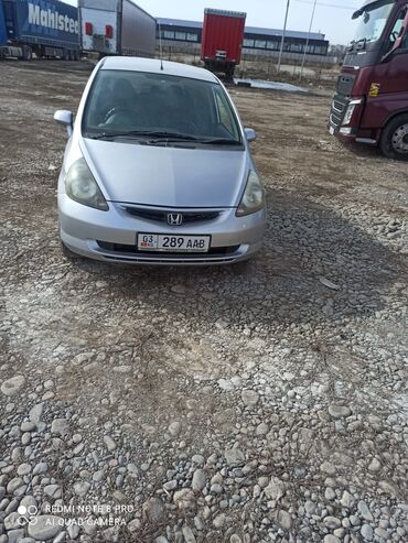 срочно продаю хонда фит: Honda Fit: 2001 г., 1.3 л, Автомат, Бензин, Хэтчбэк