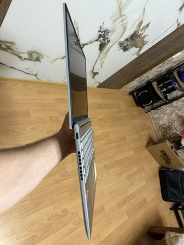 ASUS: ASUS Vivobook 16 (gümüşü) noutbuk Texniki xüsusiyyətlər: - Prosessor — 7