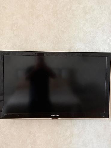 huseyn tv: Samsung LCD televizor - Ekran diaqonalı: təxminən 32 düym - Panel — 2