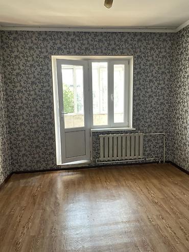 Комнаты: Сдаётся 1 комната в 3-комнатной квартире 🏠 📍 Район Ошского базара 💰 15 — 1