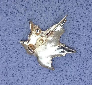 Broševi: Četiri stara broša. Cena za komad 1. FM broš Stari broš. Stilizovana — 6