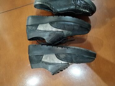 crna cipkana haljina i cipele: Mokasine, 39