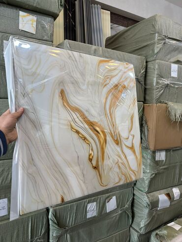 Döşəmə: Mermer effekti veren pvc paneller. Turkiyenindi Pvc divar