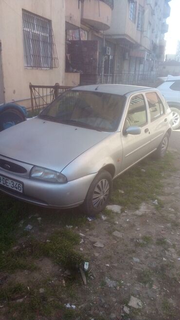 ilkin odenis 1000 azn olan masinlar 2020: Ford Fairlane: 1.5 l | 1997 il 142521 km Hetçbek