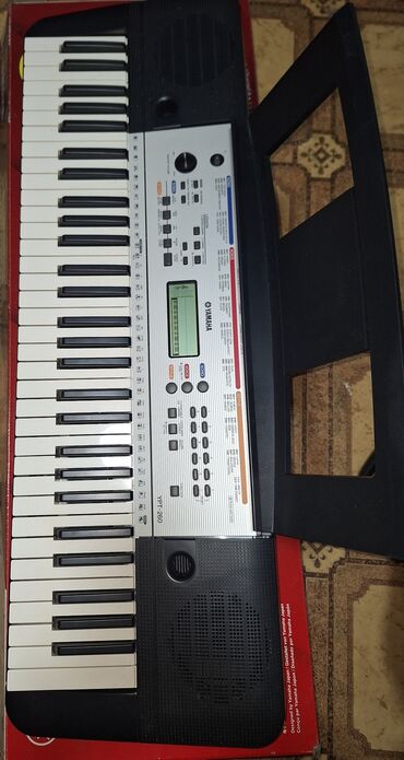 Muzički instrumenti: Yamaha YPT-260 klavijatura je početnička klavijatura sa 61 dirkom