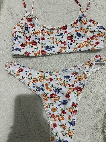 kupaći kostimi akcija: Dvodelni kupaći kostim – cvetni dezen - Model: bikini set (gornji — 1