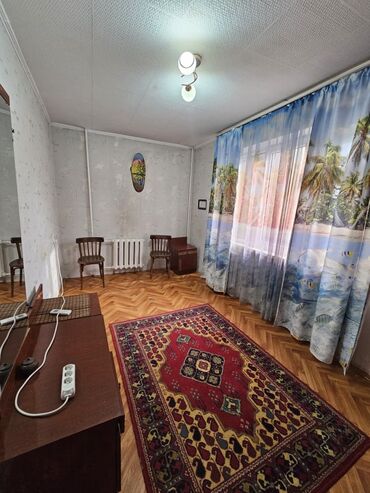 продоется 2 комнатная квартира: 2 бөлмө, 43 кв. м, 104-серия, 2 кабат
