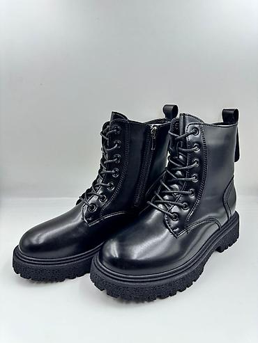 Кроссовки и спортивная обувь: Продаю оптом, качественная женская обувь. Разных моделей и размеров — 22