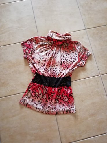Košulje i bluze: Bluza body. Extraaaa
Vel. S. Saljem post expresom na lalafo.rs Bluza body. Extraaaa
Vel. S. Saljem post expresom - Jagodina