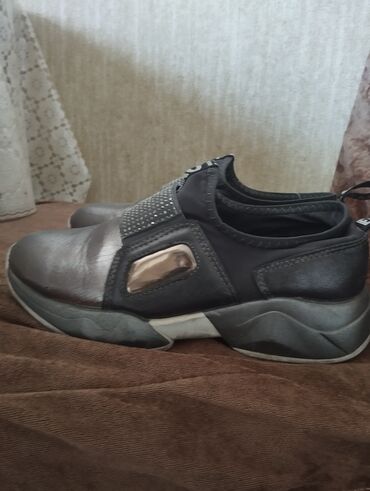 gore tex qadın krossovkaları: Ölçü: 35, rəng - Boz, İşlənmiş
