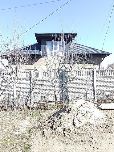 Продажа коттеджей и домов: Срочно Арашан айылынан чон мансардный там сатылат участок 10 соток мал — 1