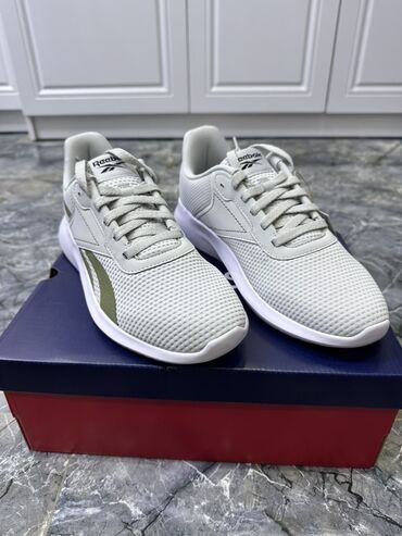 красофкалар мужской: Ağ rəngdə, xaki yaşıl detalları olan, yüngül və rahat Reebok