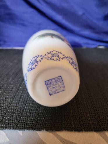 Stare vaze i dekor: Vaza 1.Nova, tanak kineski porcelan,rucni oslikana 60,70te. Vaza — 13