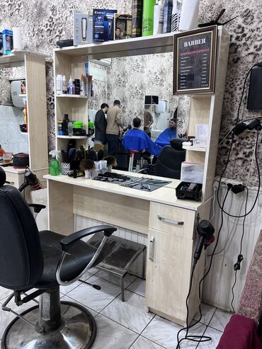 Salon, tibbi mebel dəsti: Salam. Salon mebeli satılır 150 manata. İdeal vəziyyətdədir gördüyünüz