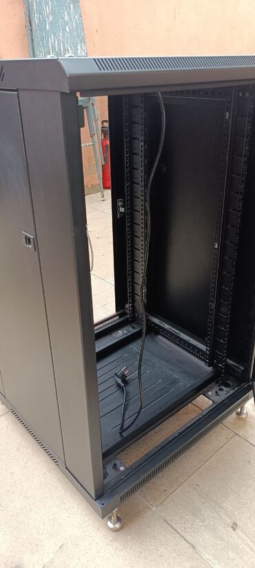 Sərt disklər (HDD): Linkbasic server/rack kabineti - 19" standart montaj relsləri (ön və