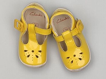guess buty na koturnie: Buciki niemowlęce, Clarks, 19, stan - Bardzo dobry