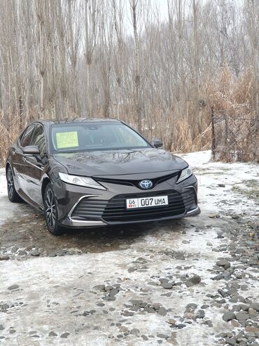 обмен на частный дом: Toyota Camry: 2022 г., 2.5 л, Вариатор, Гибрид, Седан