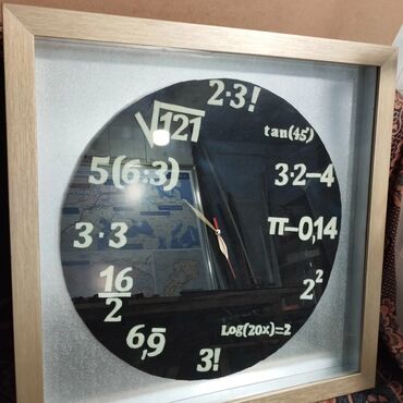 Картины: Картина с изображением цветов в вазе, оформленная в раму. Рама имеет — 9