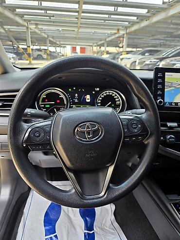 corolla 2018: Toyota Camry: 2021 г., 2.5 л, Гибрид, Седан — 6