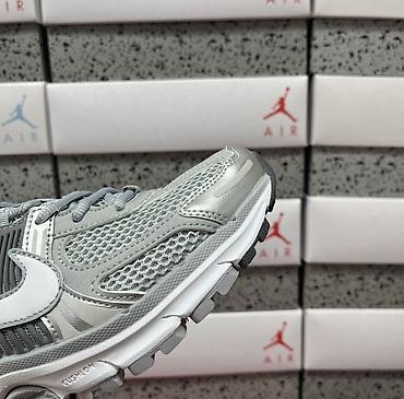 Кроссовки и спортивная обувь: Nike Zoom Vomero 5 Размер 36-46 - Цвет: серый/белый (металлик — 3